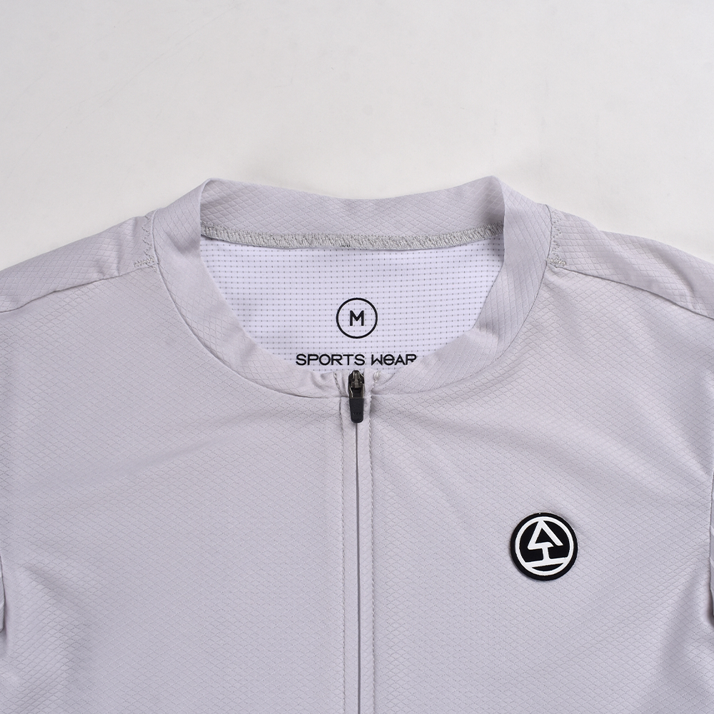 cycling t shirt with rear pockets
